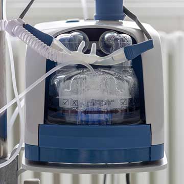 High-flow oxygen device